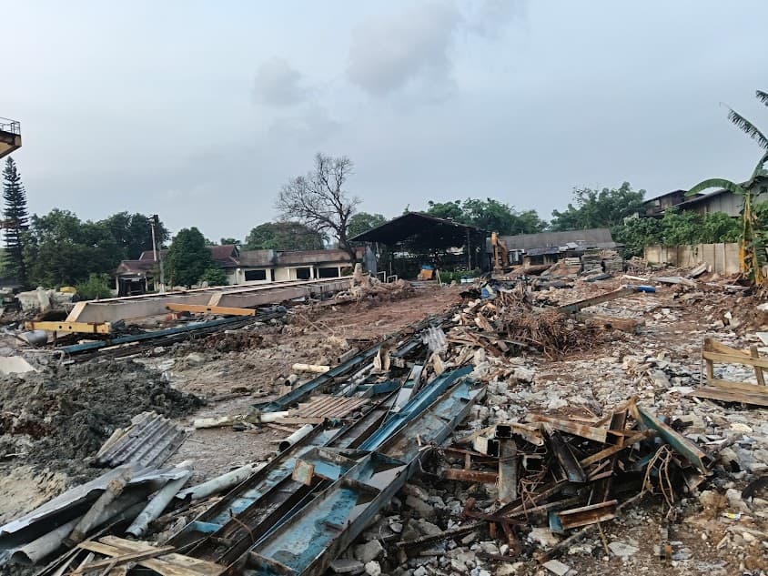 Penanganan besi bekas volume besar