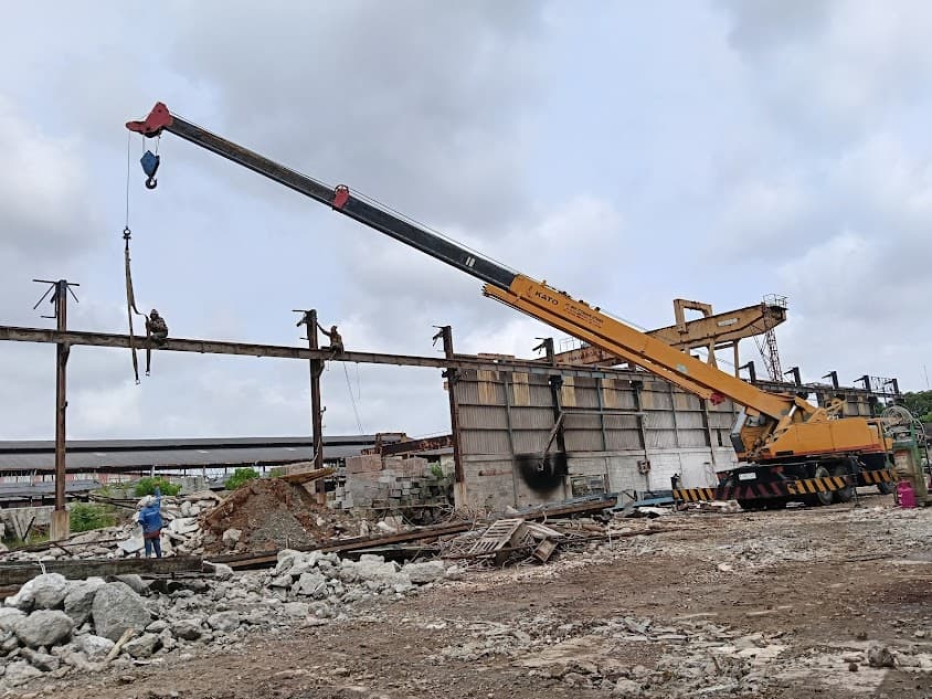 Koordinasi logistik proyek industri